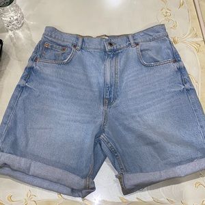 Zara Mom Jean Short Light Wash